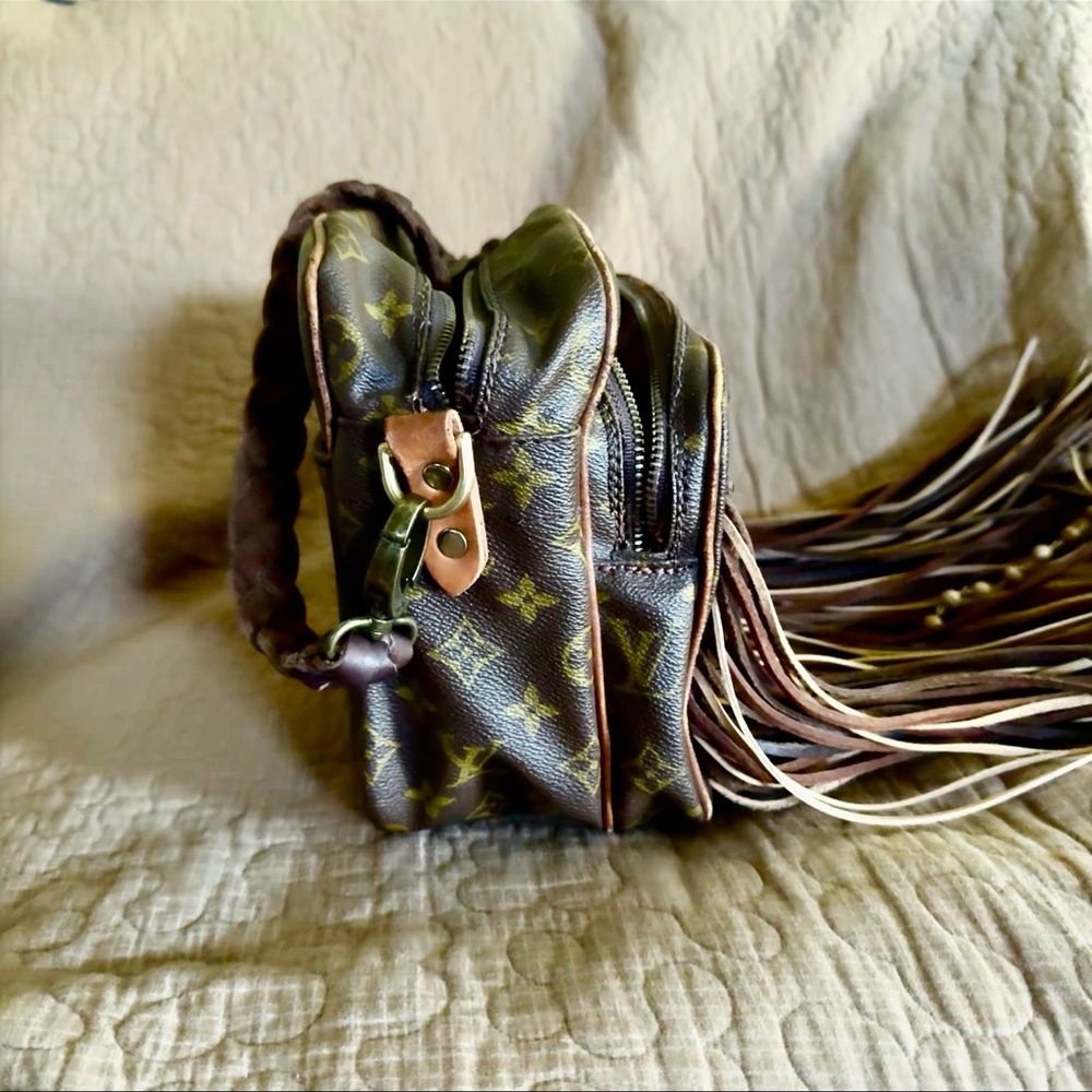 Vintage Louis Vuitton purse from Vintage Boho Bags - Picture 4 of 12